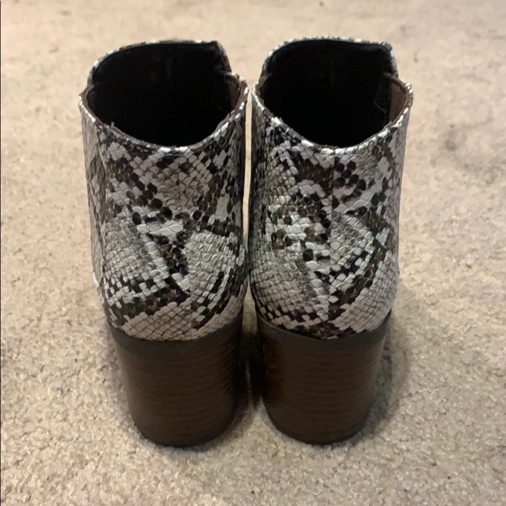 Cute Snake Skin Booties ♥️ LIKE NEW - Picture 2 of 4